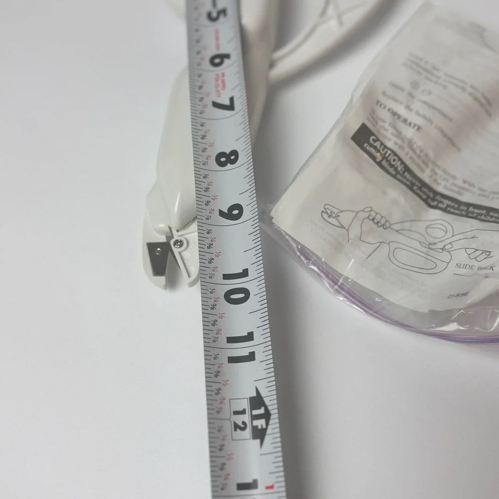 Singer Electric‎ Scissors Handheld Battery Operated White with Spare Blade